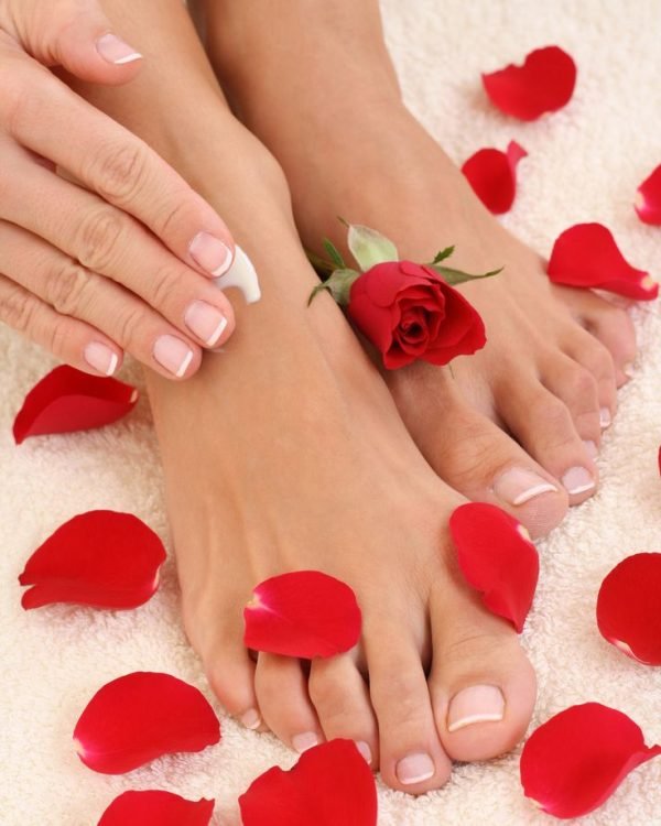 close-ups of beautiful female legs and hands - beauty treatment